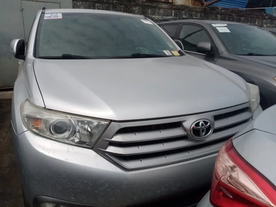 2013 Toyota Highlander — photo 2
