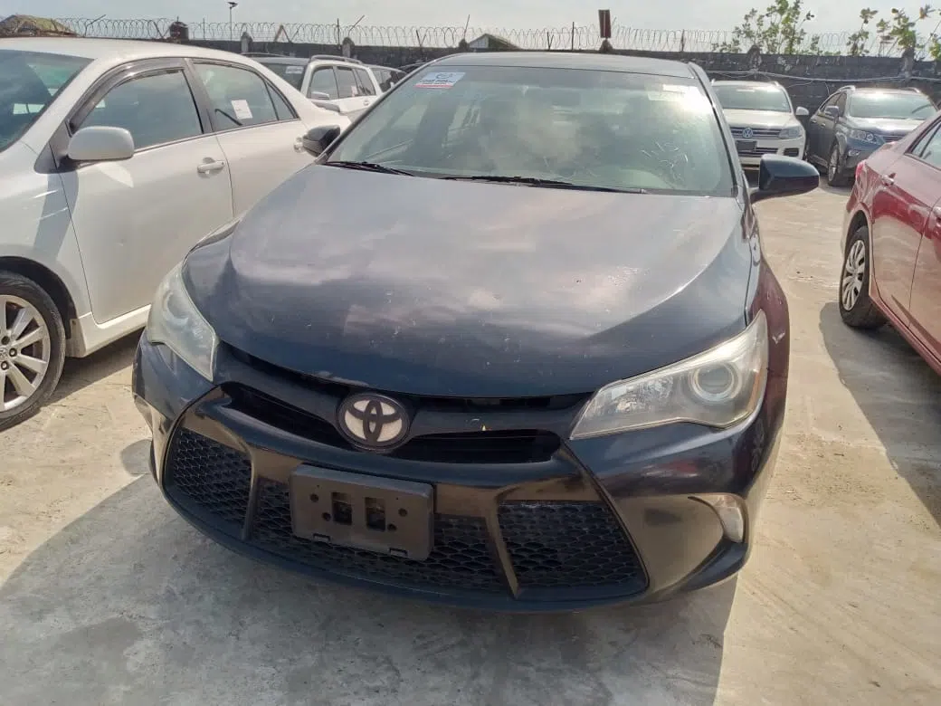 2017 Toyota Camry — photo 1