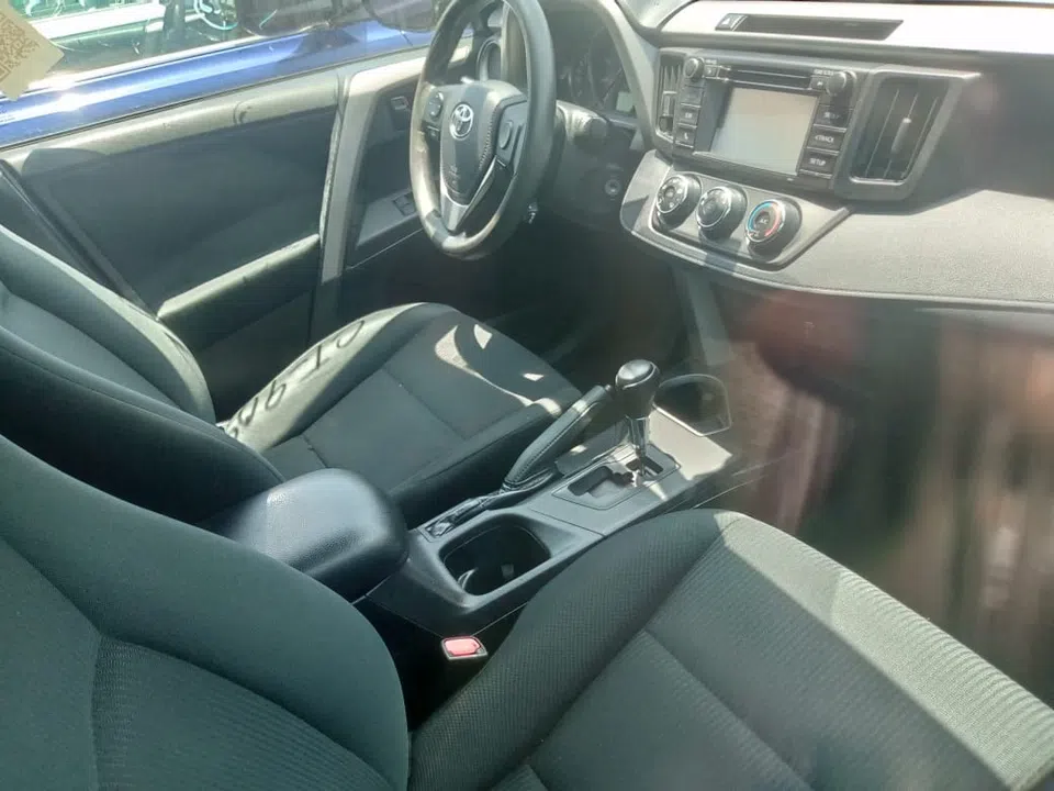 2016 Toyota Rav4 — photo 2