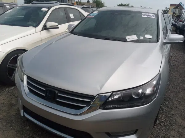 2013 Honda Accord photos, price and features
