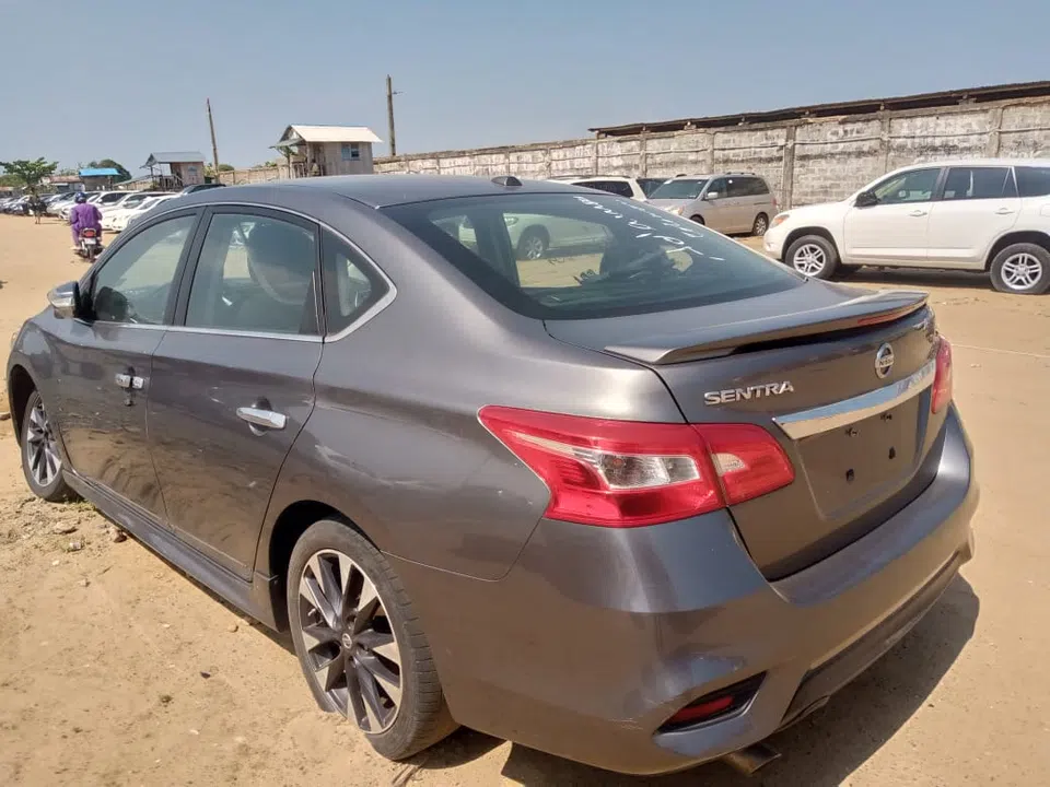 2016 Nissan Sentra — photo 3
