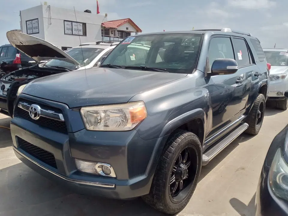 2010 Toyota 4 Runner — photo 2