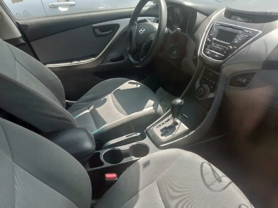 2013 Hyundai Elantra — photo 2