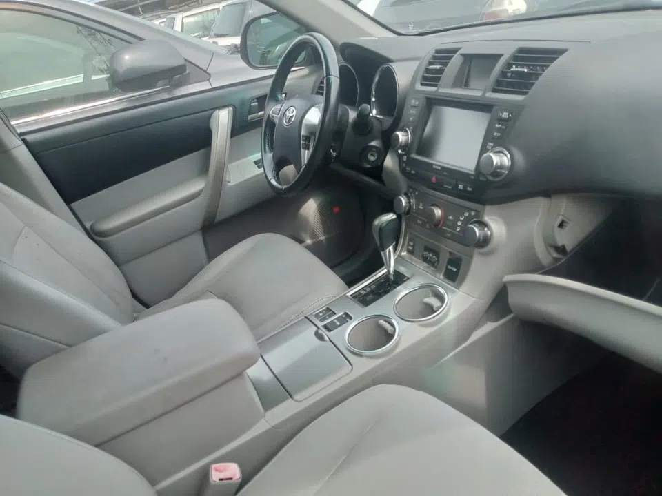 2012 Toyota Highlander — photo 2