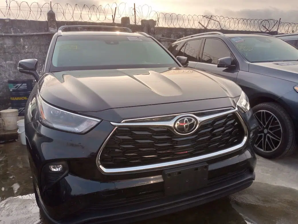 2021 Toyota Highlander — photo 1