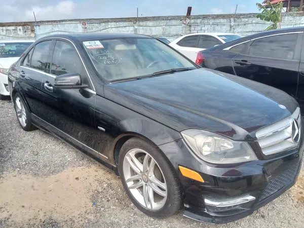 2012 Mercedes-Benz C-Class – photos, prix et caractéristiques