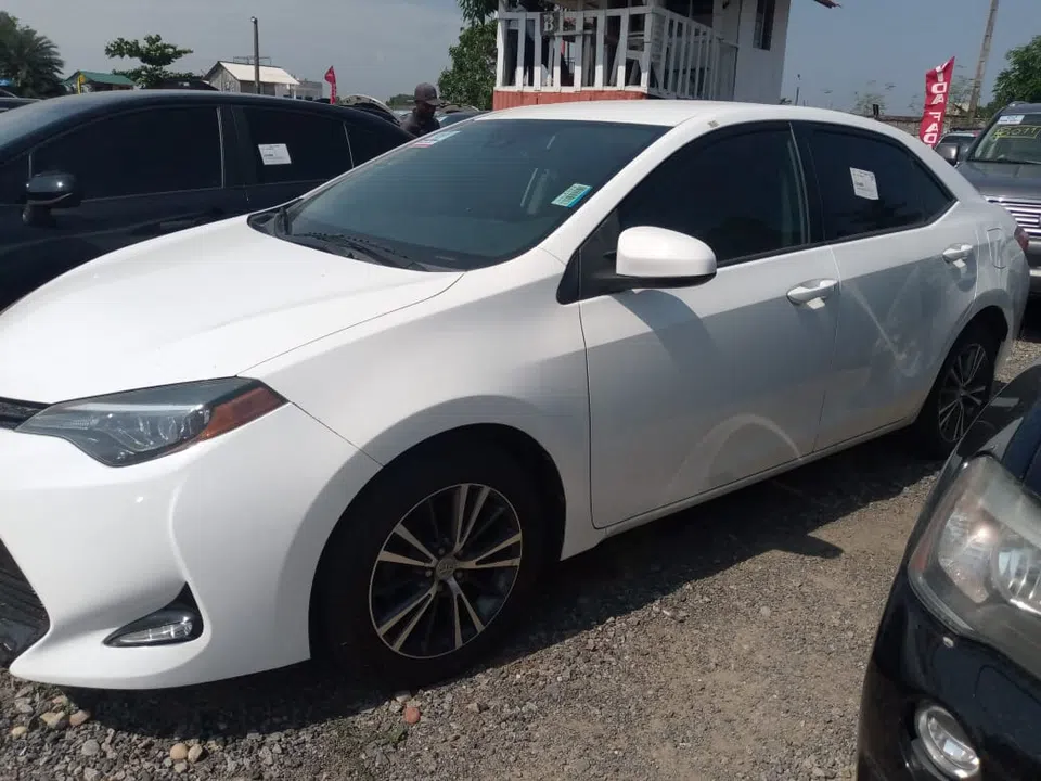 2018 Toyota Corolla ls — photo 3