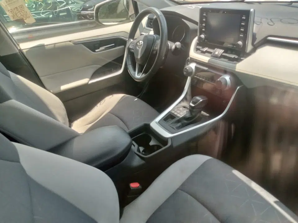 2019 Toyota Rav4 — photo 2