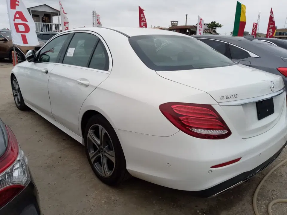 2018 Mercedes-Benz E300 — photo 3