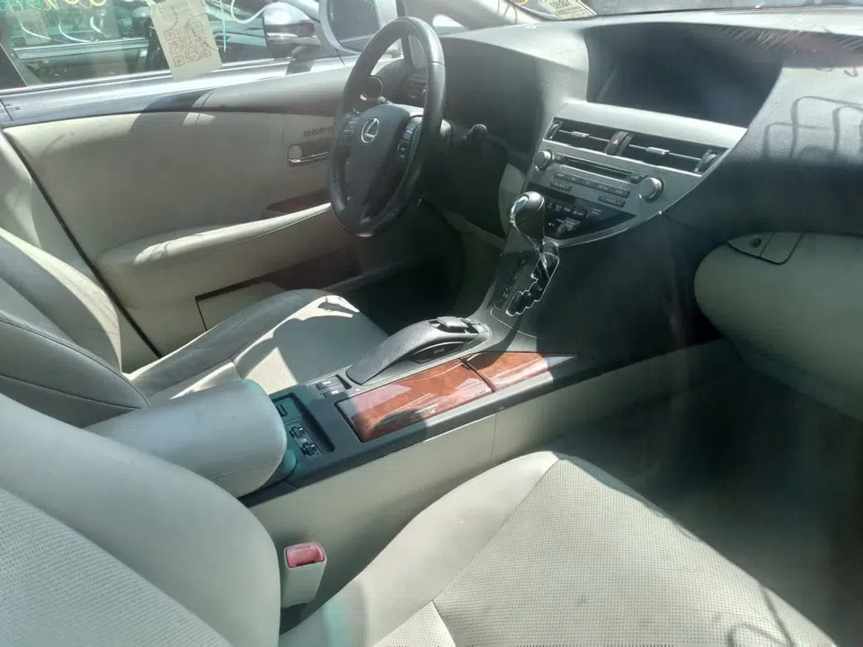 2010 Lexus Rx — sold vehicle — photo 2