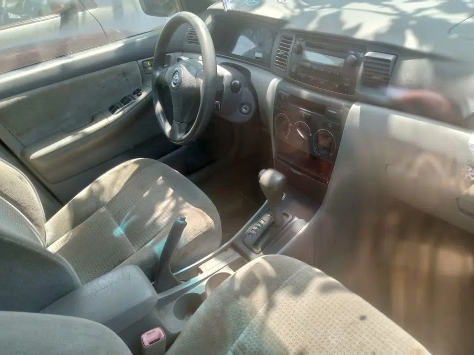 2005 Toyota Corolla — photo 2