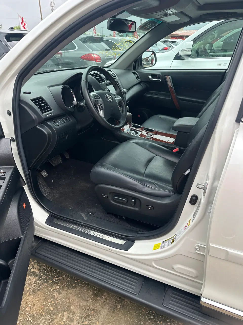 2013 Toyota Highlander limited — sold vehicle — photo 2