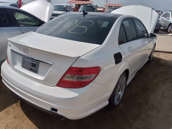 2010 Mercedes-Benz C-Class – photos, prix et caractéristiques