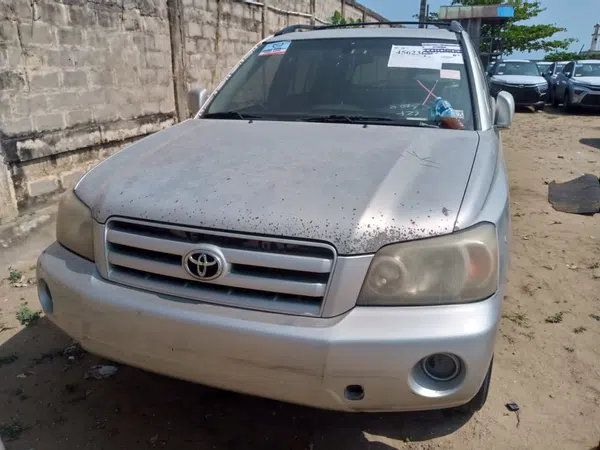 2005 Toyota Highlander photos, price and features