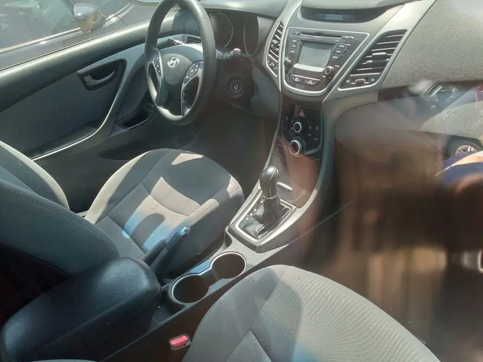 2015 Hyundai Elantra — photo 2