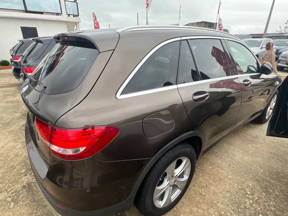 2016 Mercedes-Benz Glc 300 — photo 2
