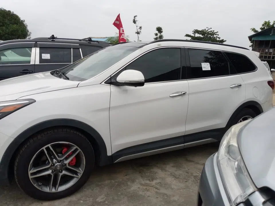 2017 Hyundai Santa Fee — photo 3