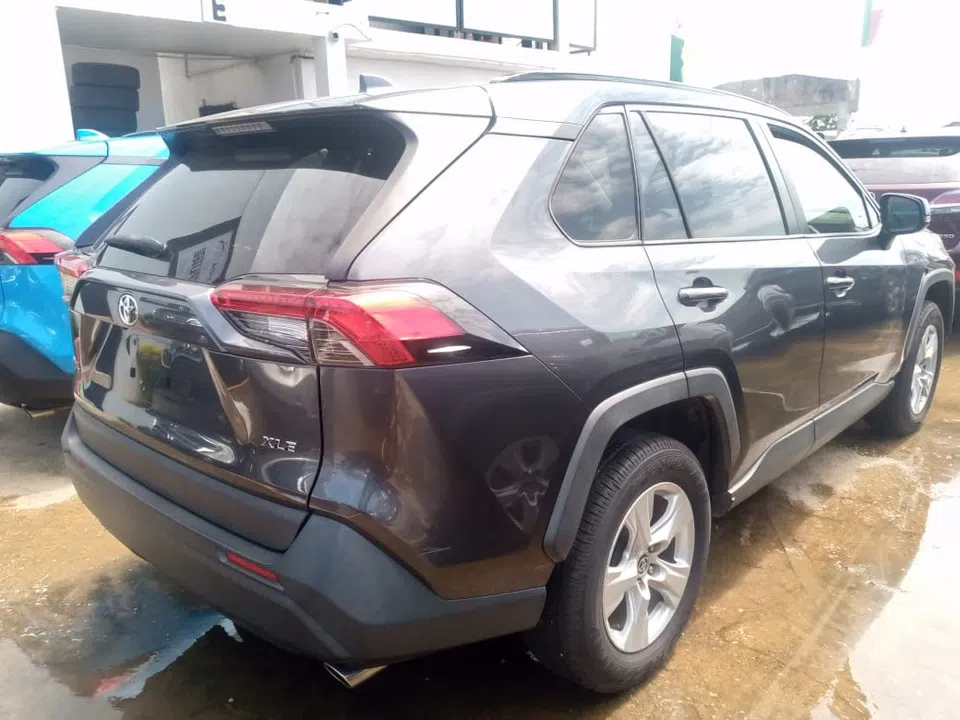 2020 Toyota Rav4 — photo 3