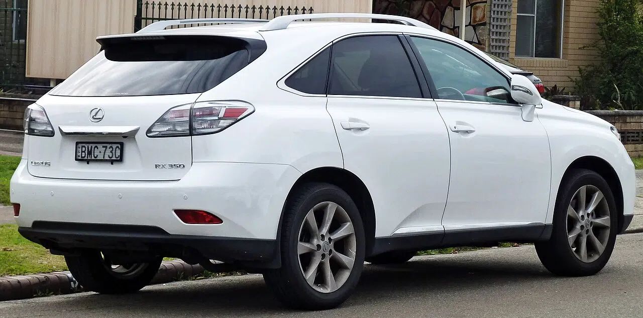 Lexus RX 350 blanc de 2009–2010 vu de trois quarts arrière
