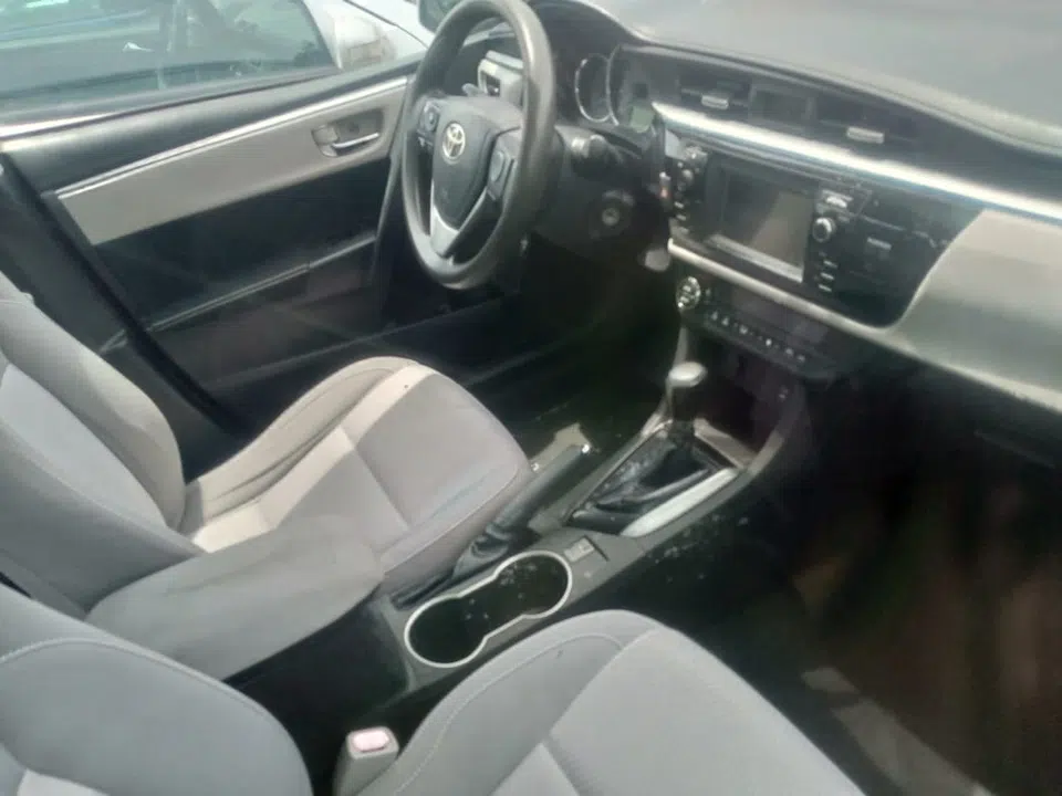 2014 Toyota Corolla — photo 2