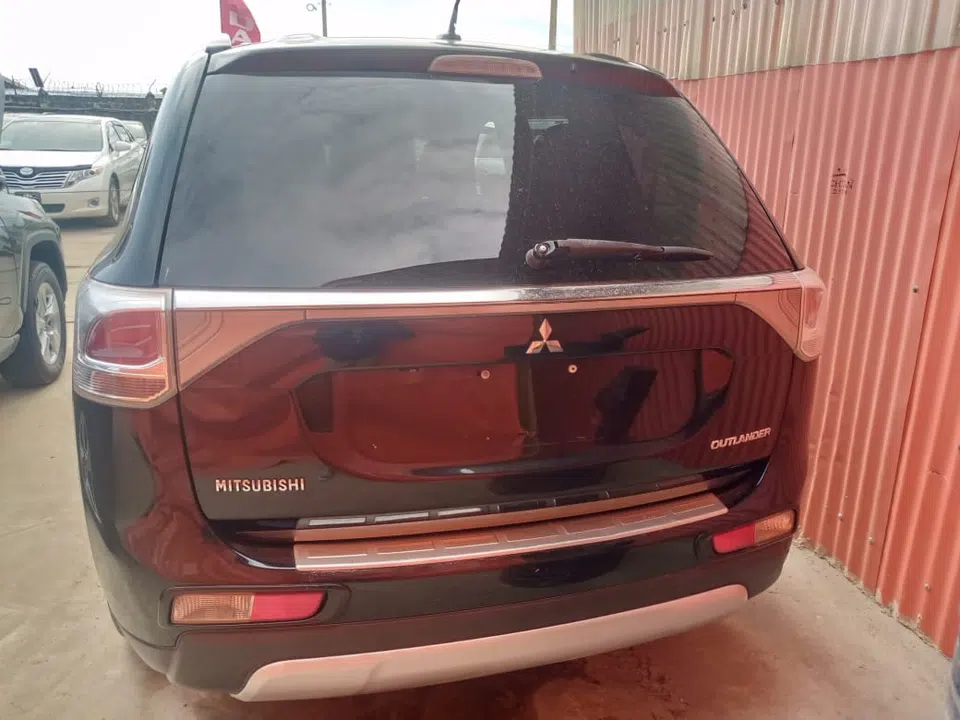 2015 Mitsubishi Outlander — photo 3