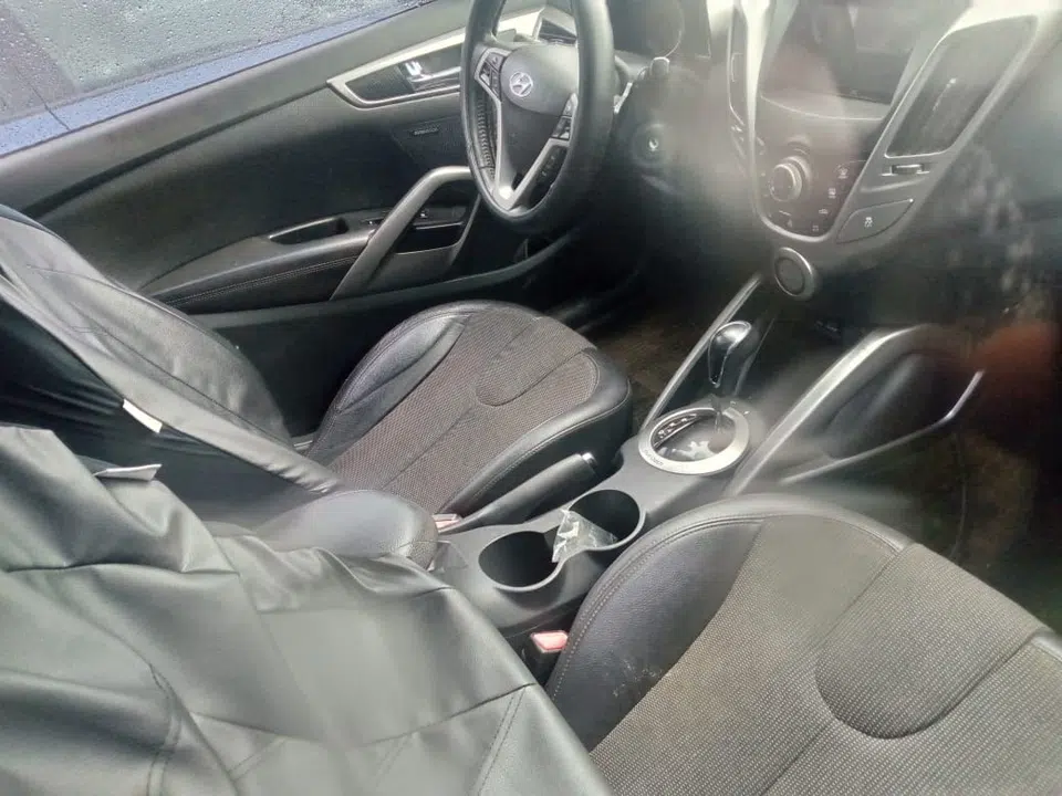 2012 Hyundai Veloster — photo 2