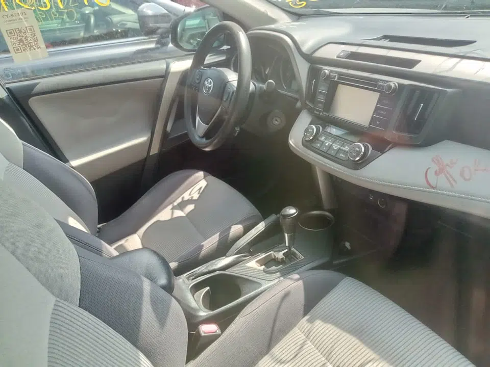 2015 Toyota Rav4 — photo 3