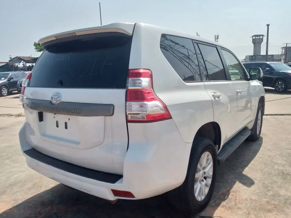2017 Toyota Prado — photo 2