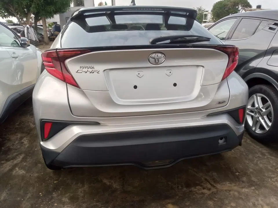 2023 Toyota Chr — photo 2