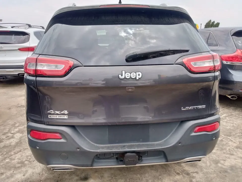 2015 Jeep Cherokee — photo 3