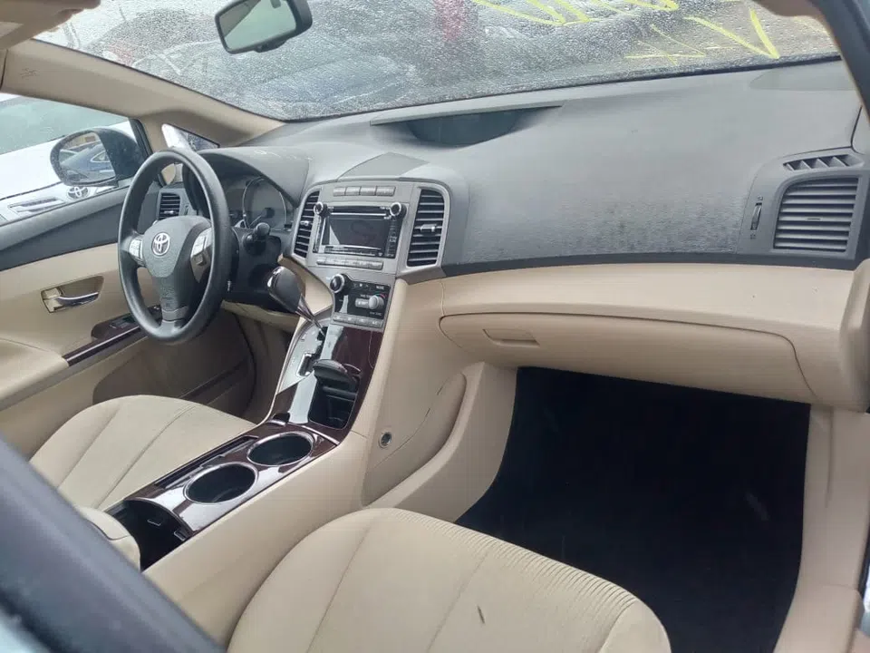2010 Toyota Venza — photo 2