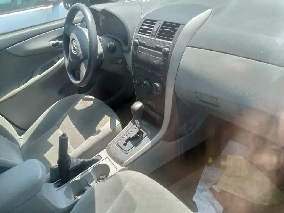 2009 Toyota Corolla — photo 2