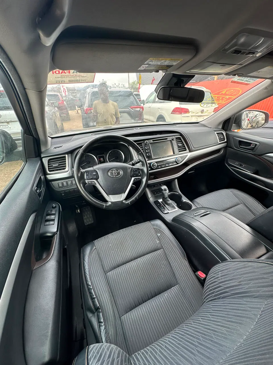 2017 Toyota Highlander le — photo 2