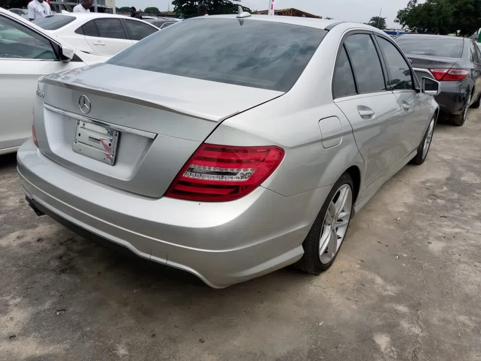 2013 Mercedes-Benz C-Class — photo 2
