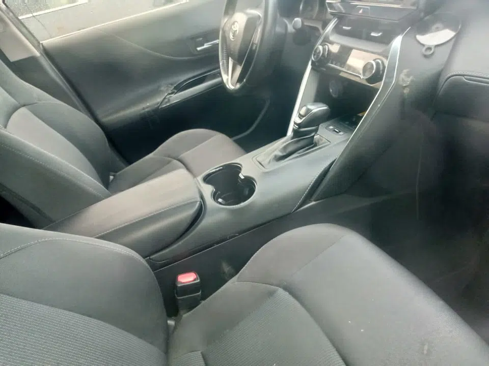 2021 Toyota Venza — photo 2