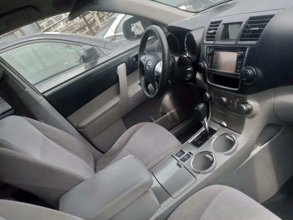 2013 Toyota Highlander — photo 2