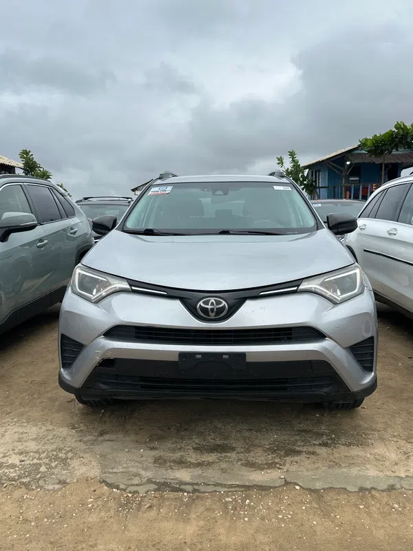 2017 Toyota Rav4 le – photos, prix et caractéristiques