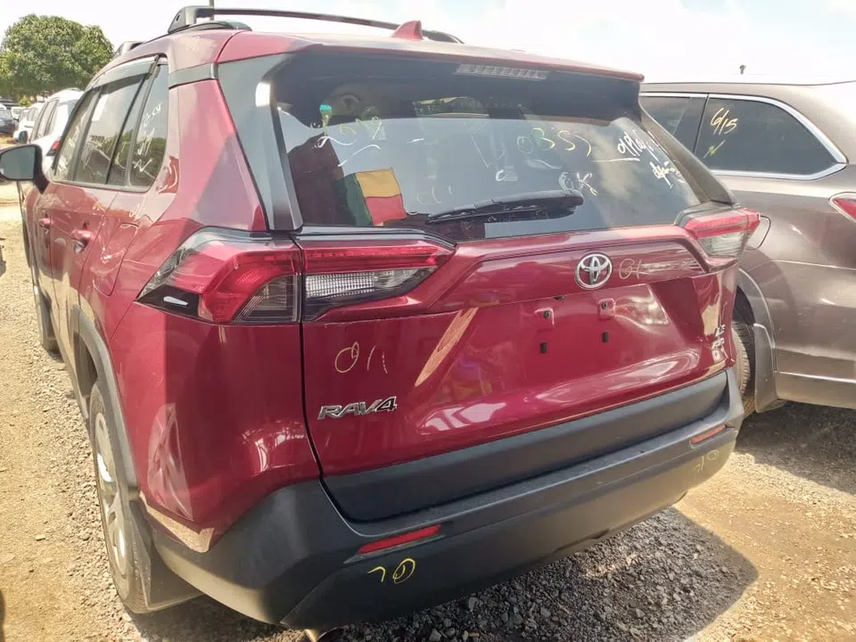 2019 Toyota Rav4 — photo 2