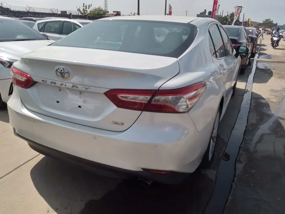2018 Toyota Camry — photo 3