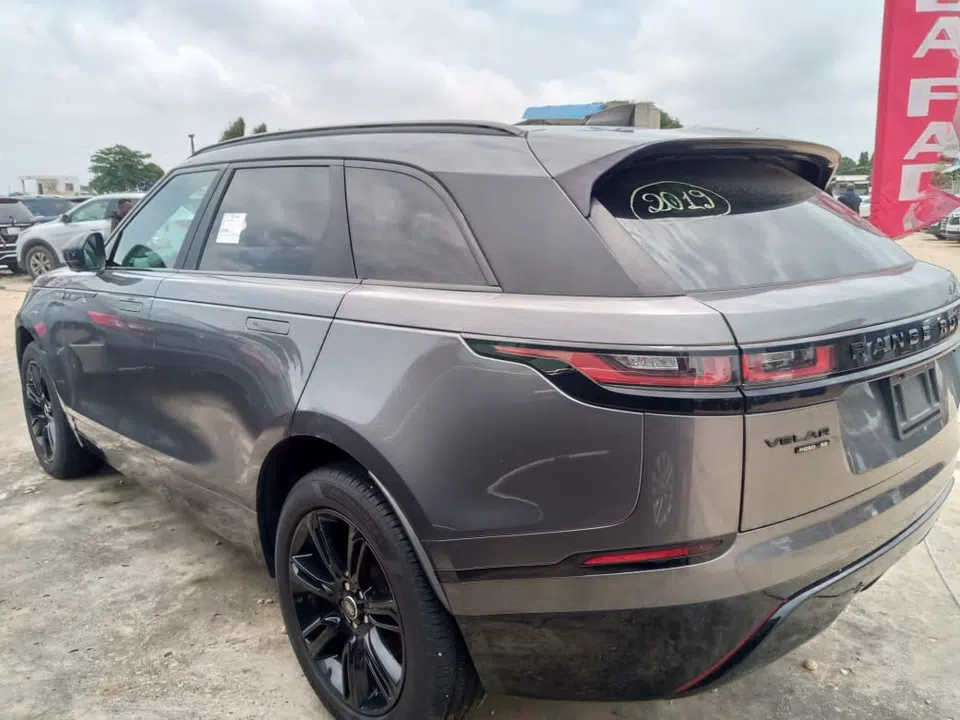 2019 Land-Rover Rover — photo 2