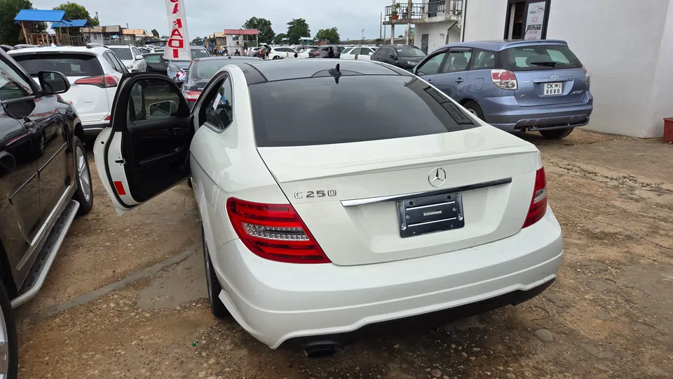 2012 Mercedes-Benz C-Class c250 — photo 3