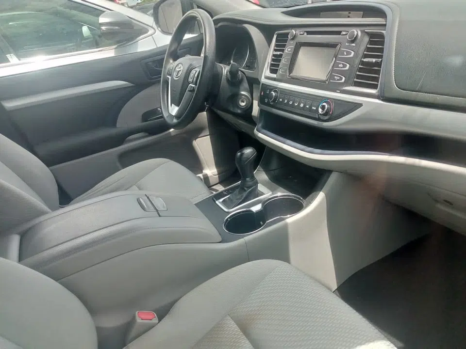 2019 Toyota Highlander — photo 2