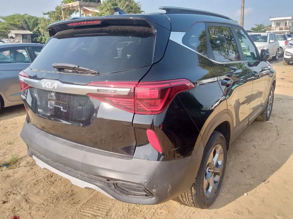 2022 Kia Seltos — photo 2