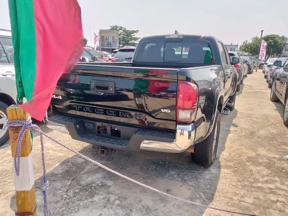 2018 Toyota Tacoma — photo 3