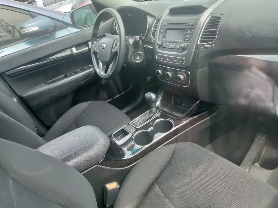 2015 Kia Sorento — photo 2