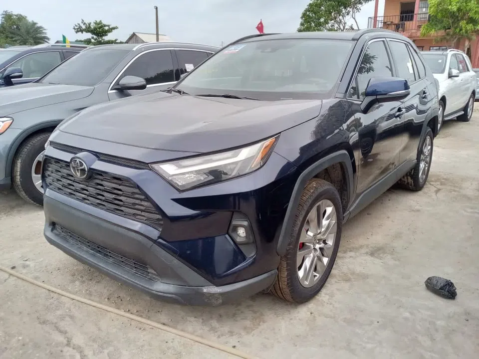 2022 Toyota Rav4 — photo 2