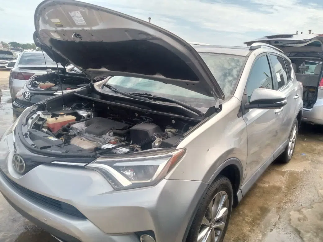 2016 Toyota Rav4 — photo 1