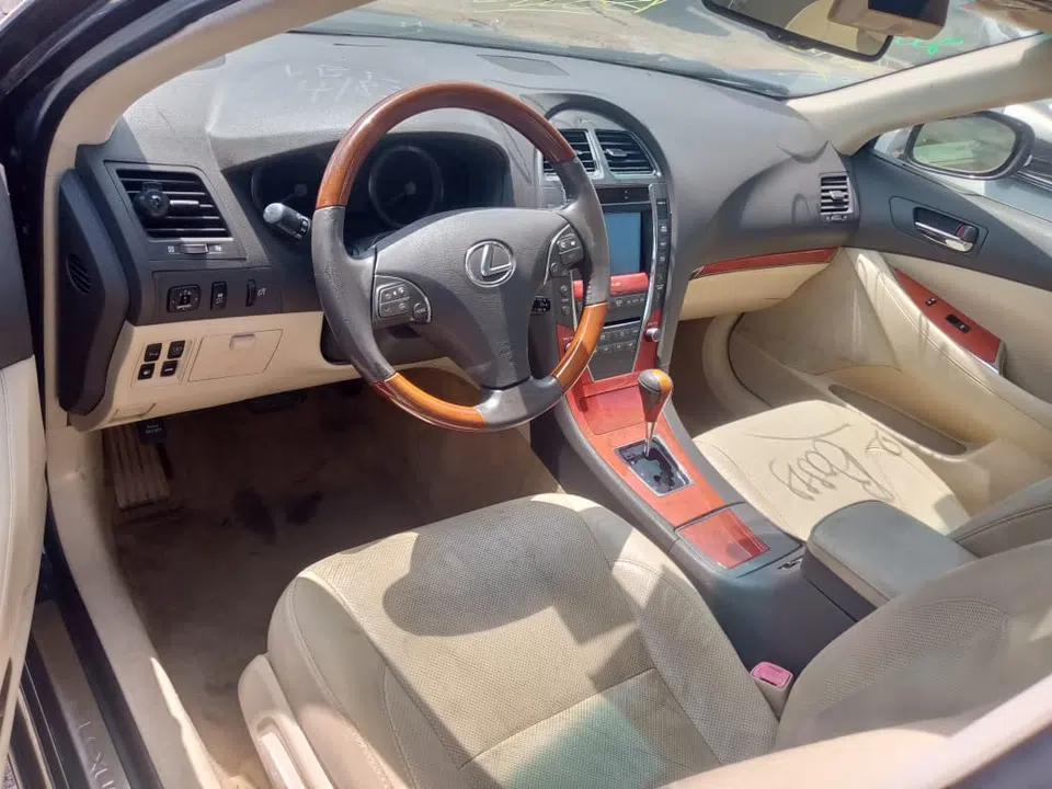 2012 Lexus Es — photo 3