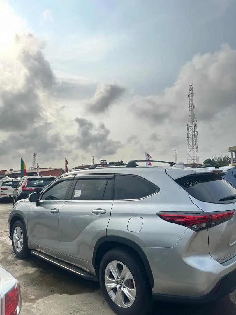 2020 Toyota Highlander — photo 2