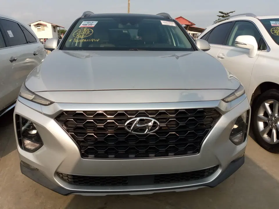 2019 Hyundai Santa Fe — photo 2